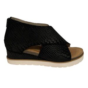 Diba True Gang Way Women’s Sandal Black Embossed Leather Snake Pattern Size 8